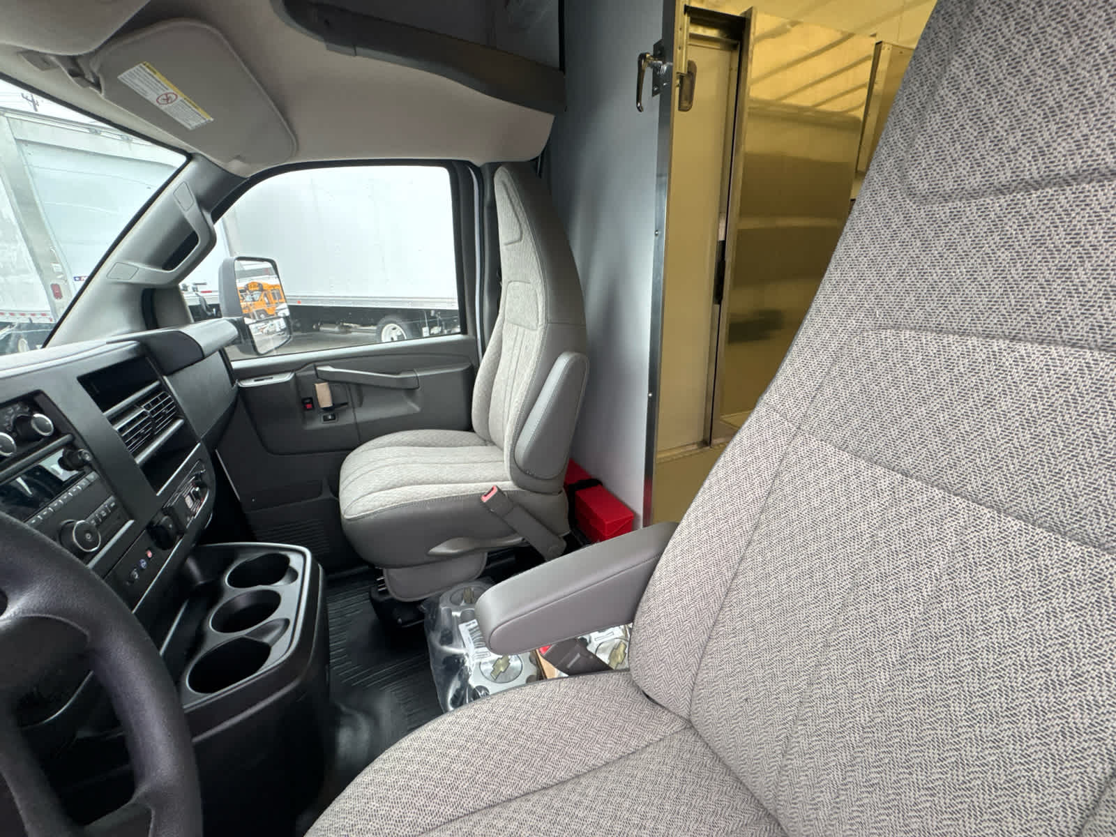 2026 Chevrolet Express Cutaway 4500 2WT