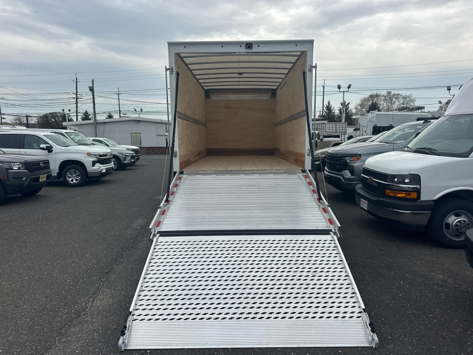 2025 Chevrolet Low Cab Forward 5500 XG 1WT