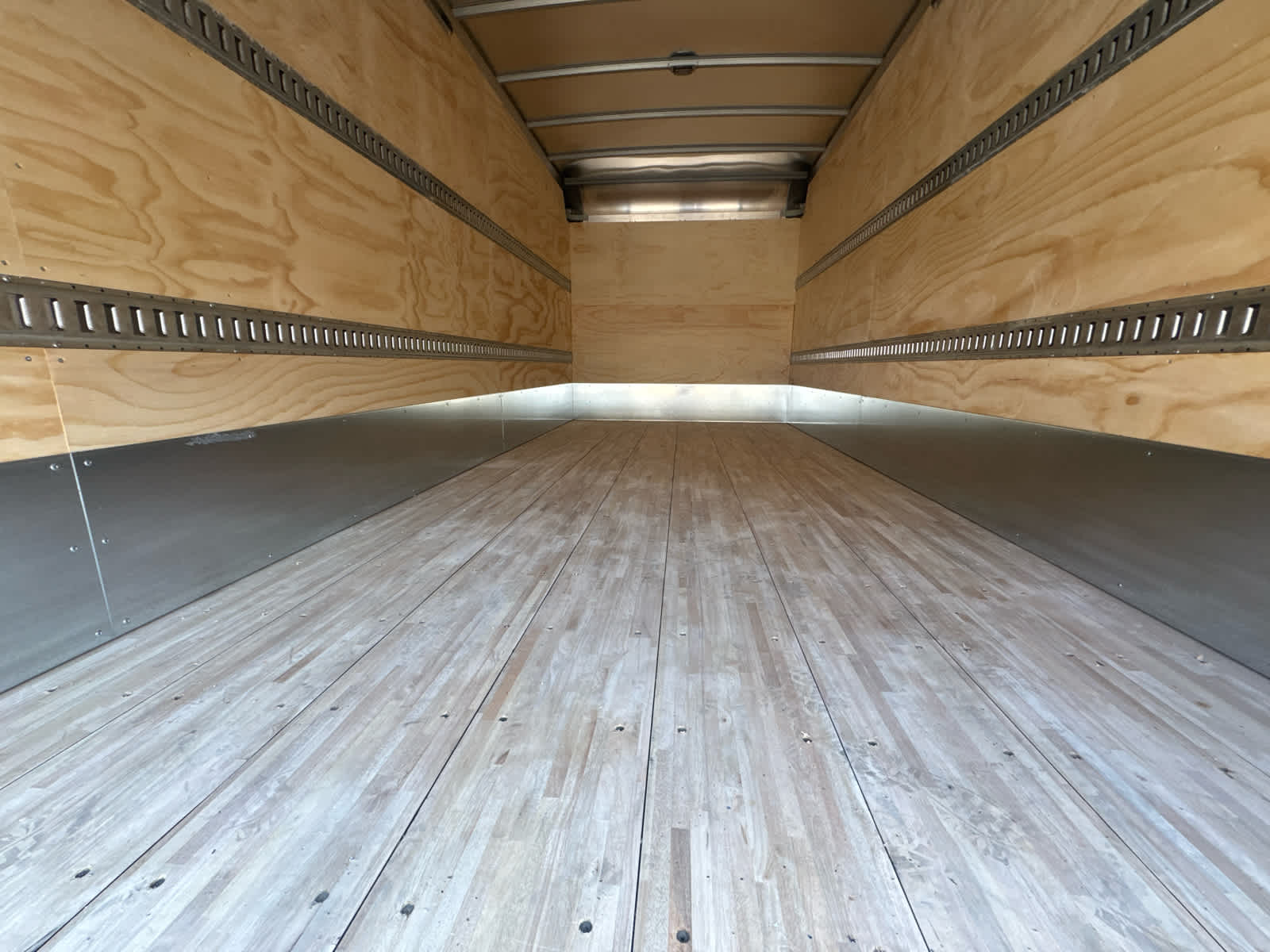 2025 Chevrolet Low Cab Forward 5500 XG 1WT