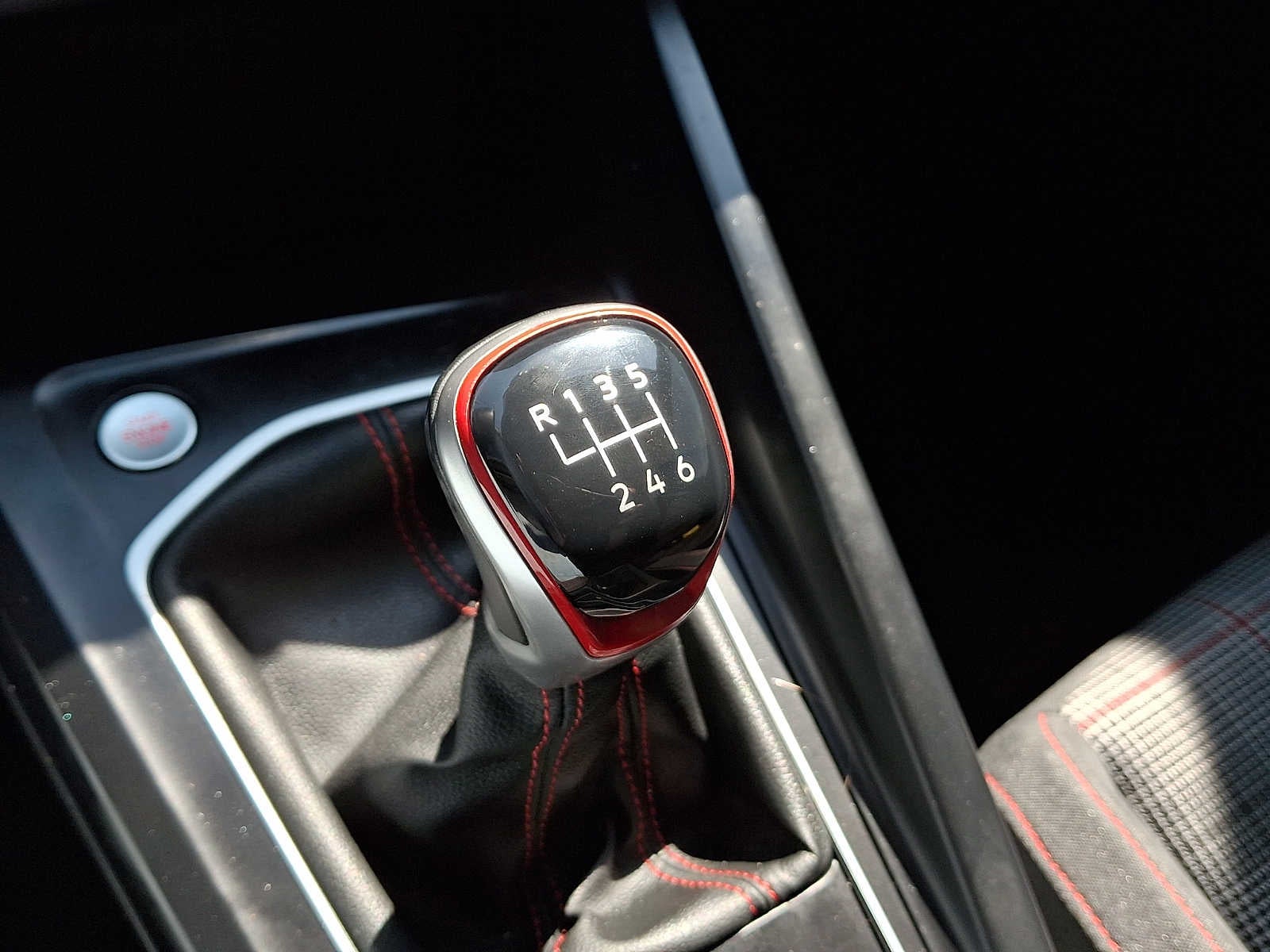 2022 Volkswagen Golf GTI S