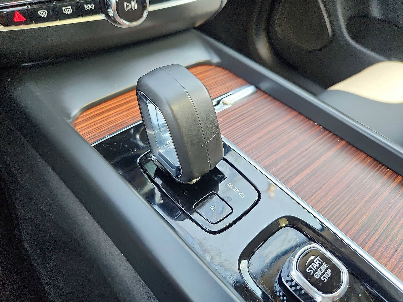 2023 Volvo XC60 Recharge Plug-In Hyb Plus Bright Theme