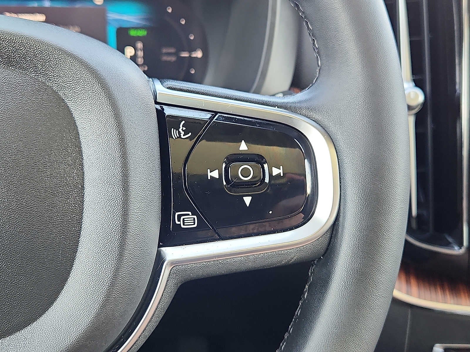 2023 Volvo XC60 Recharge Plug-In Hyb Plus Bright Theme