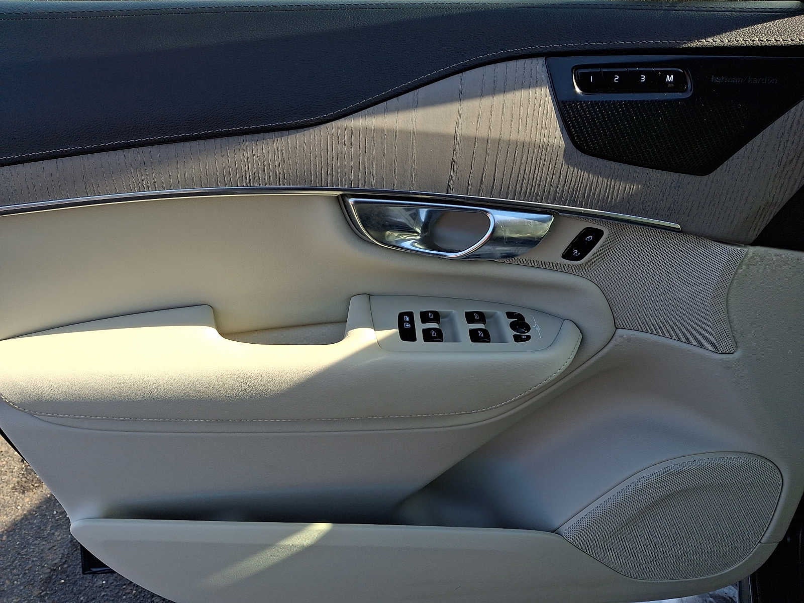 2025 Volvo XC90 Plug-In Hybrid Ultra