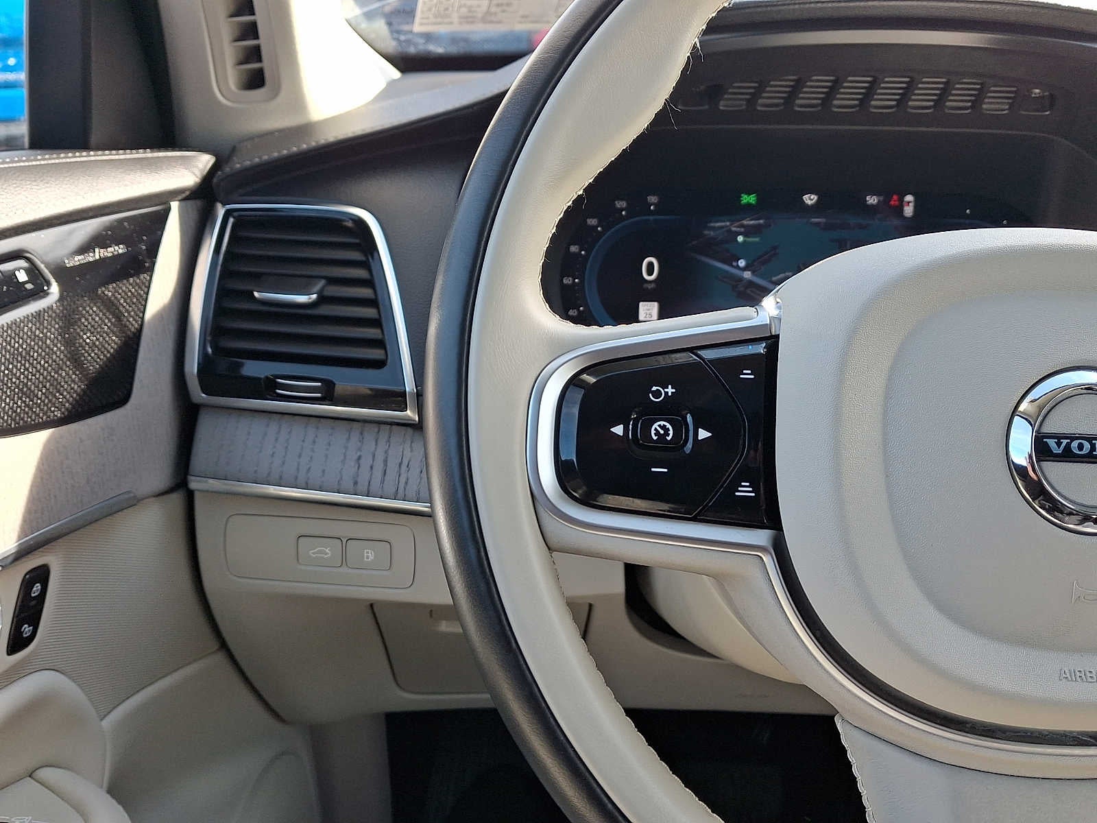 2025 Volvo XC90 Plug-In Hybrid Ultra